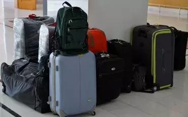 Paying too much for checked luggage? Here’s how you can save money on your next flight!